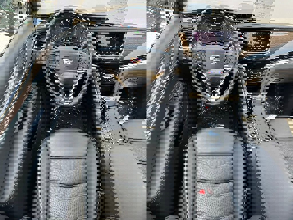 Certified 2024 Cadillac XT6 Sport w/ LPO, ONYX Package image 15