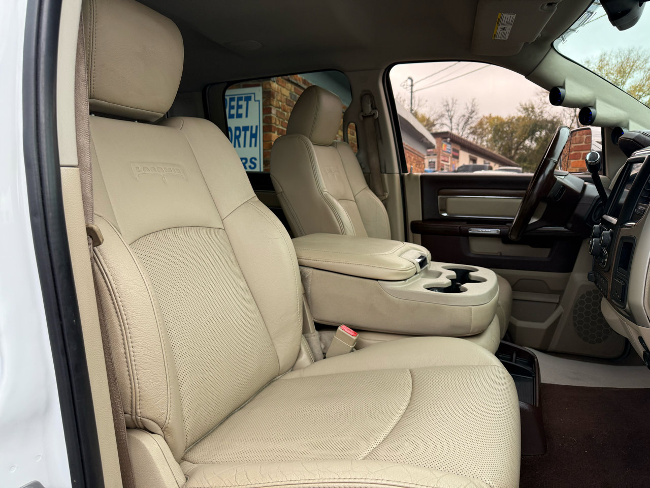 Used 2015 RAM 3500 Laramie w/ Convenience Group image 28