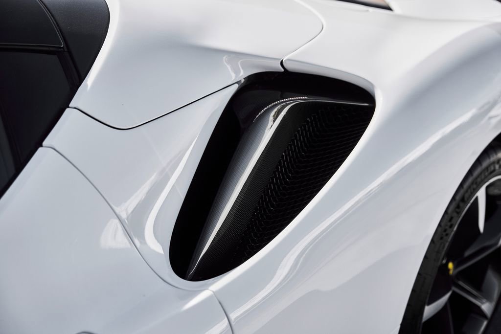 Used 2024 Ferrari SF90 Spider image 10