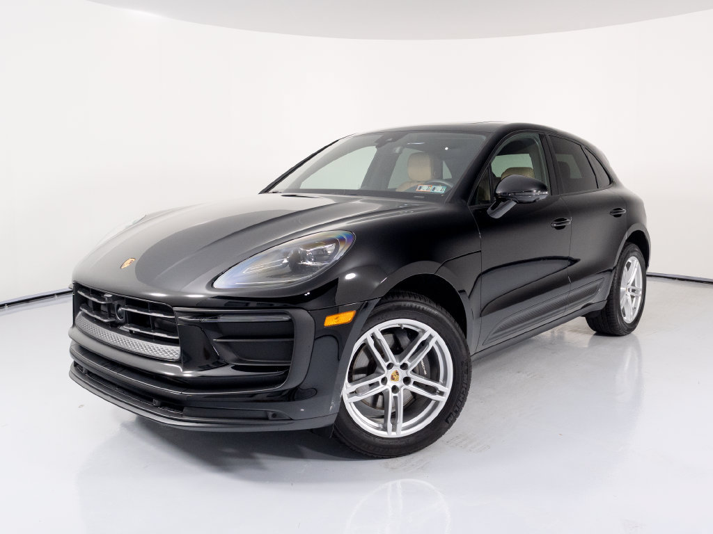 Certified 2026 Porsche Macan AWD/4WD image 1