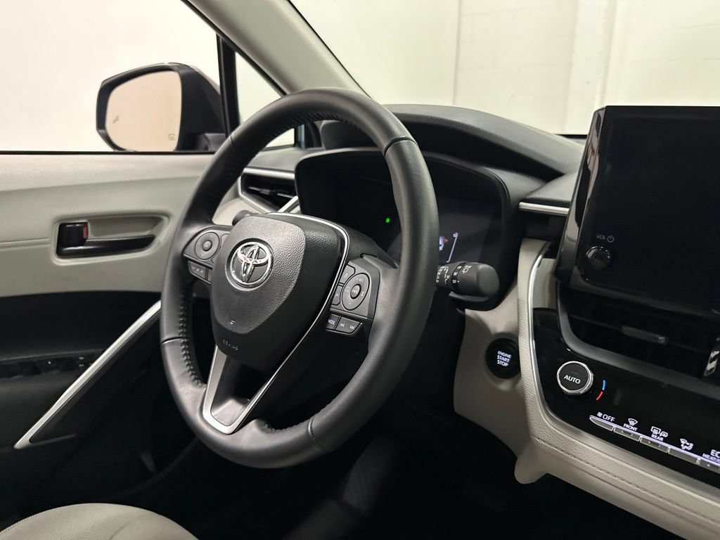 Used 2026 Toyota Corolla Cross LE FWD image 57