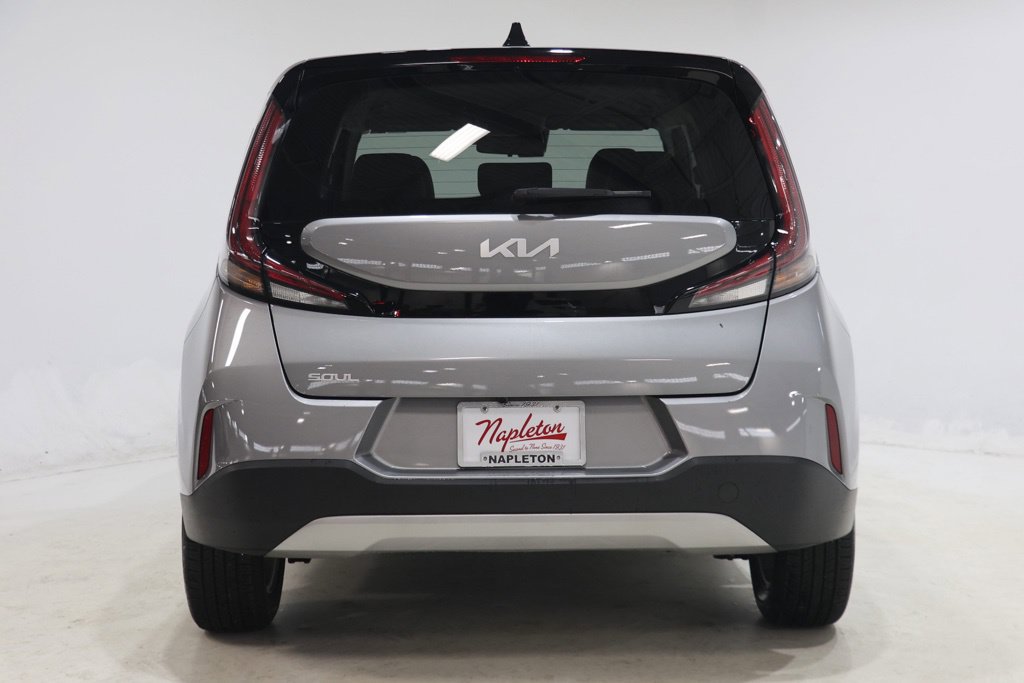 Used 2025 Kia Soul LX w/ LX Technology Package FWD image 11