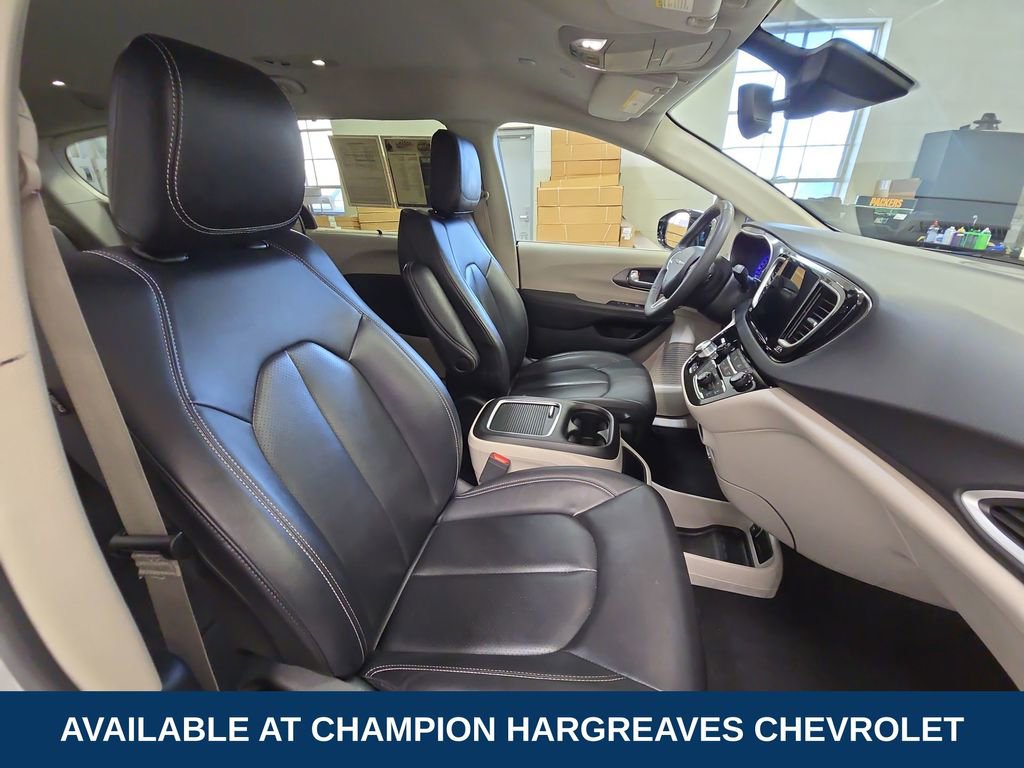 Used 2024 Chrysler Pacifica Touring-L FWD image 36