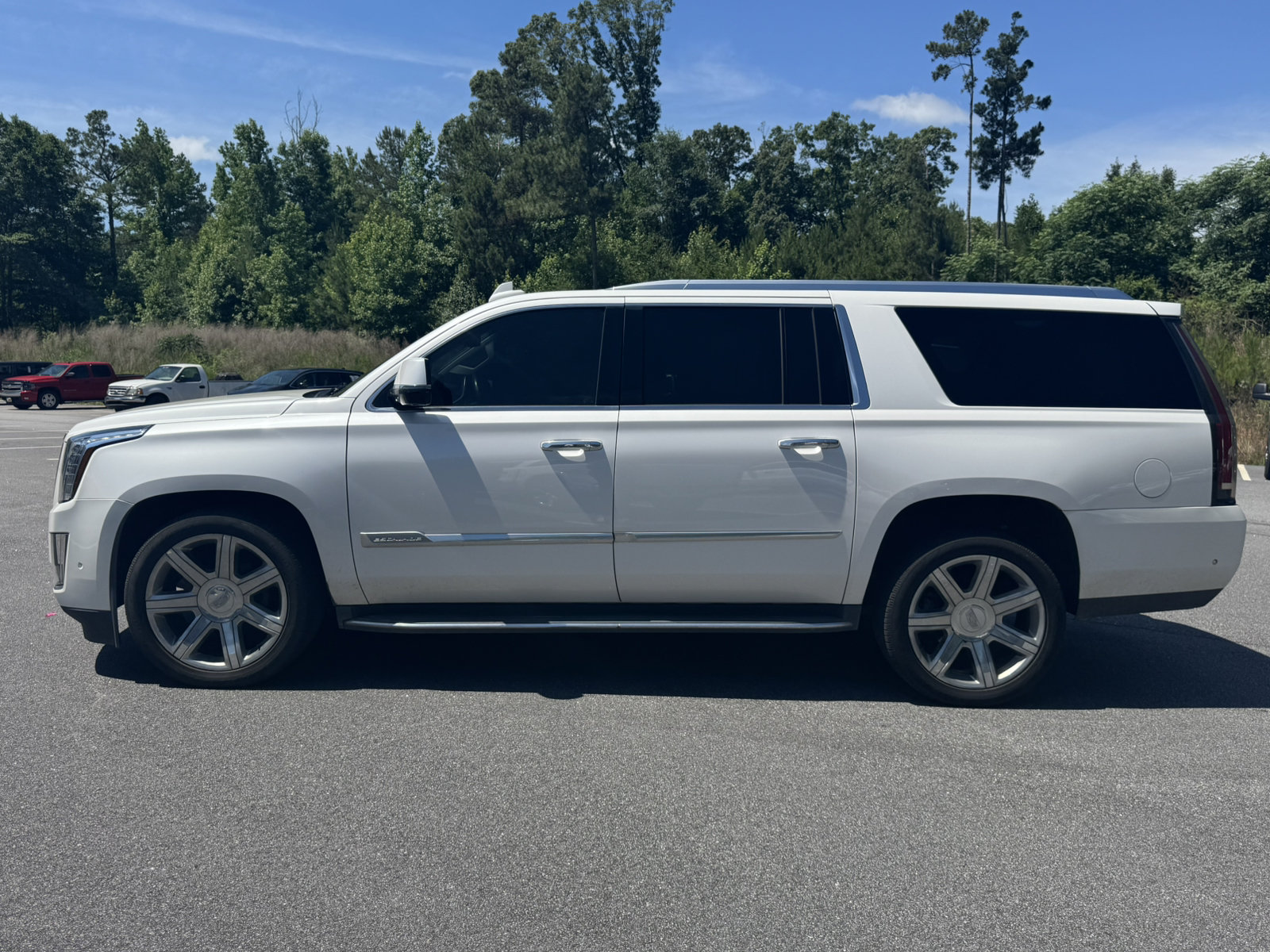 Used 2017 Cadillac Escalade ESV Luxury AWD/4WD image 8