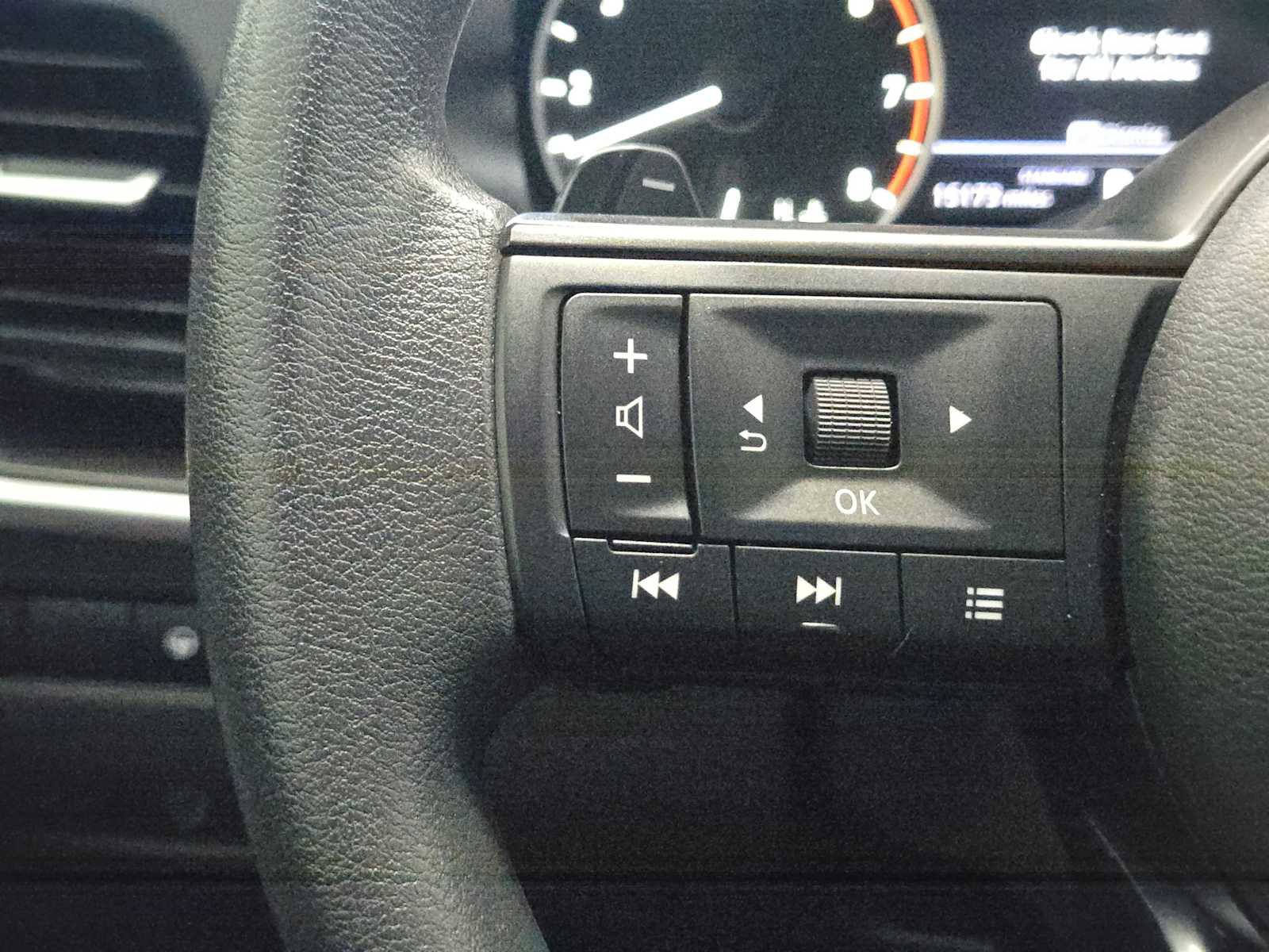 Used 2024 Nissan Rogue SV FWD image 25