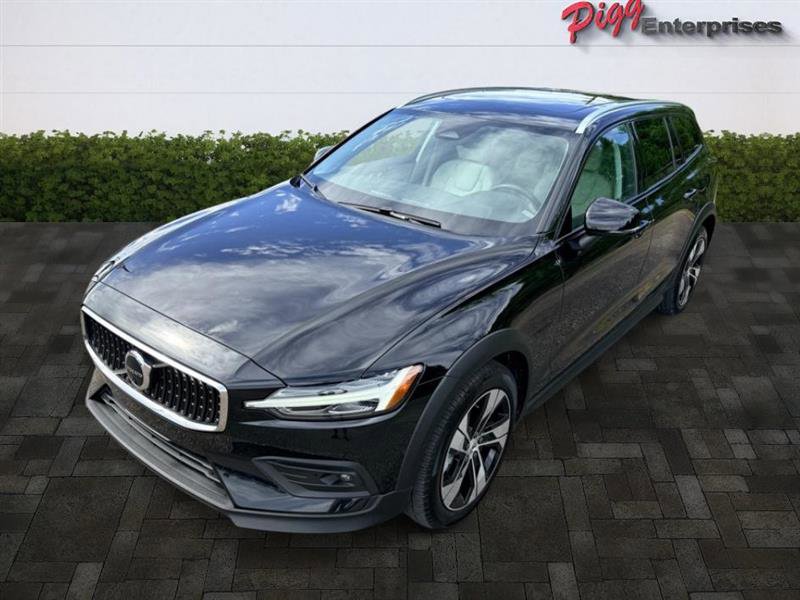 Used 2024 Volvo V60 B5 Cross Country Plus image 6