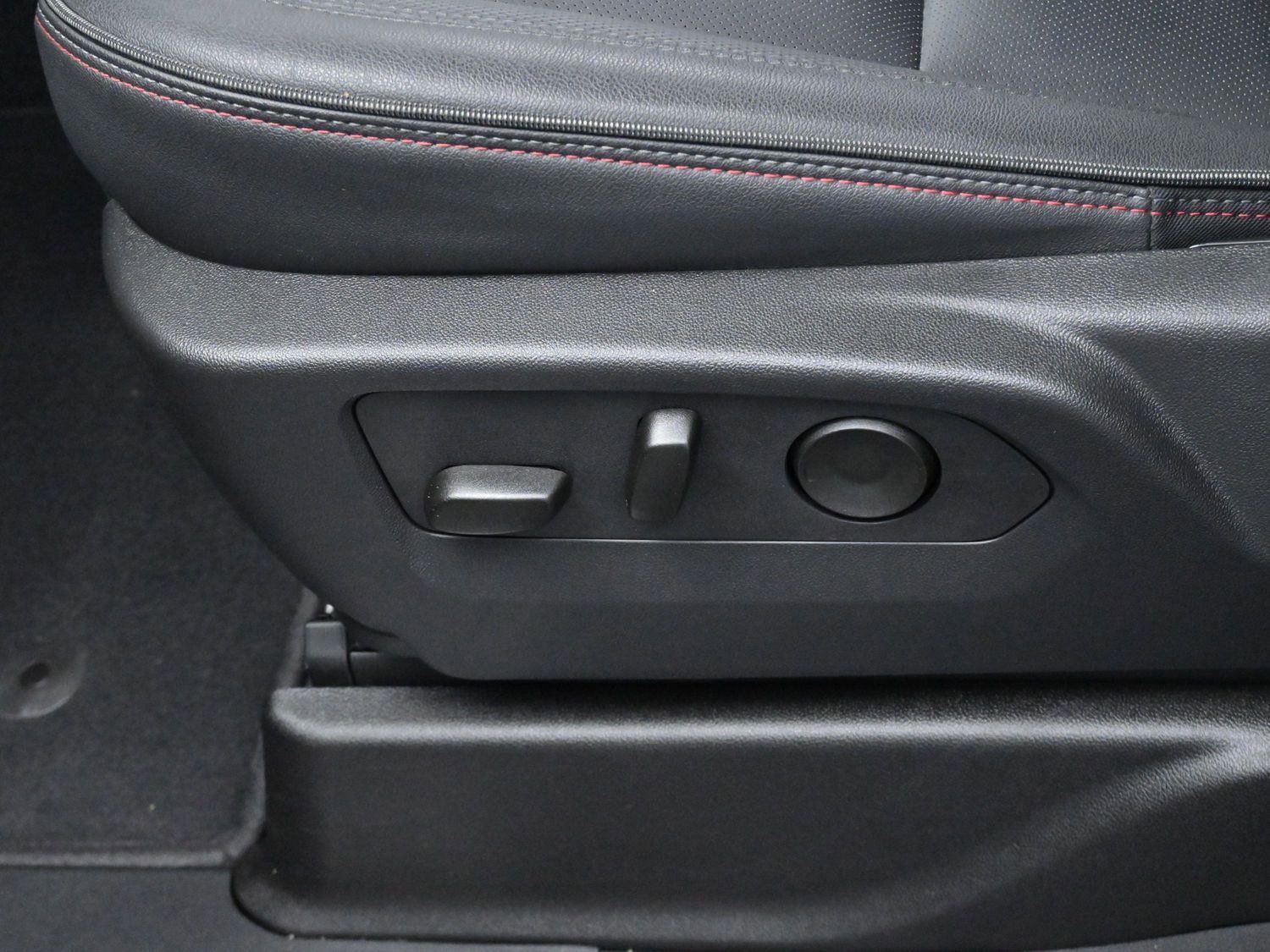 Used 2025 Chevrolet Tahoe RST w/ Advanced Technology Package image 17