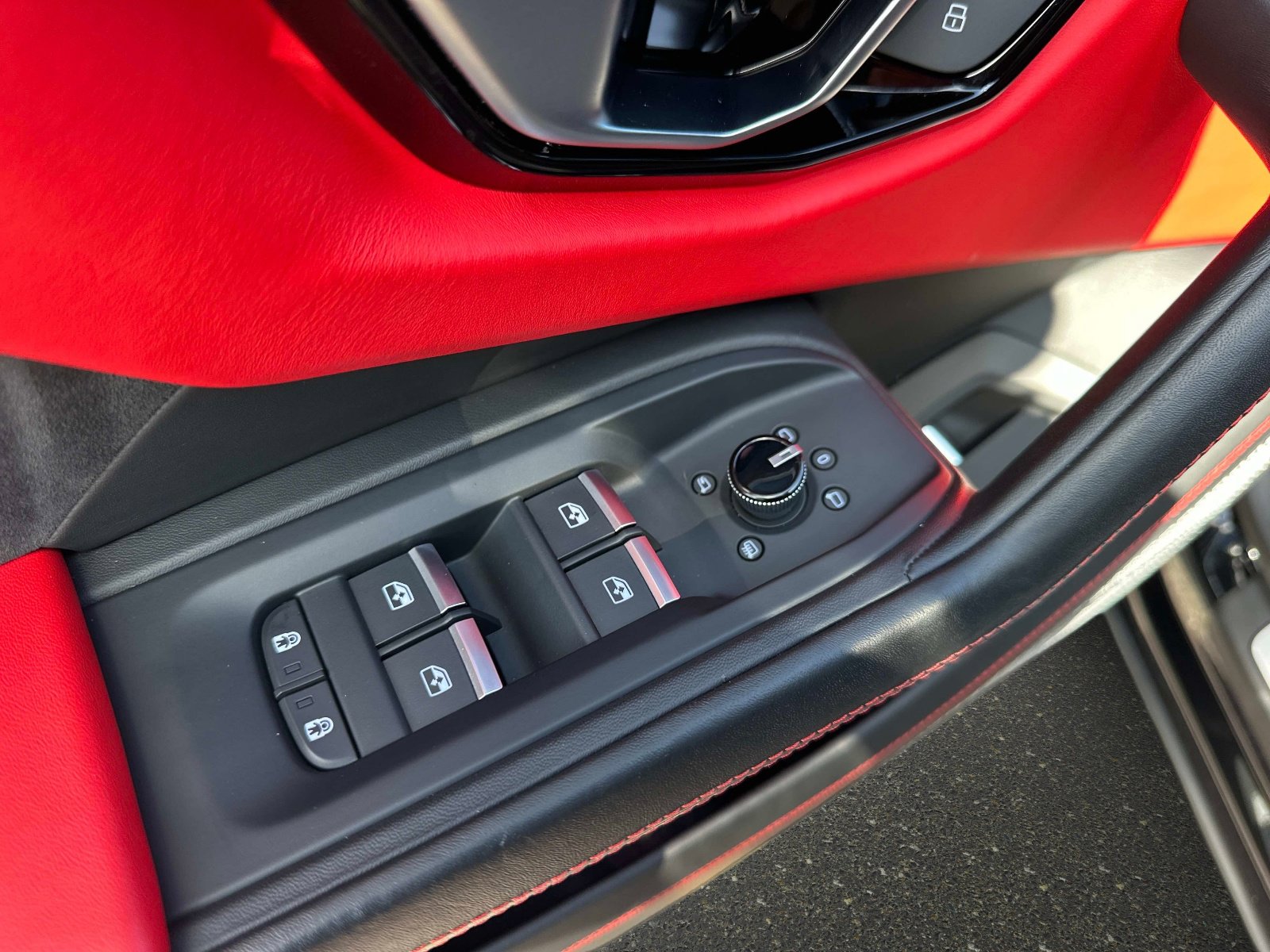 Used 2022 Lamborghini Urus image 19