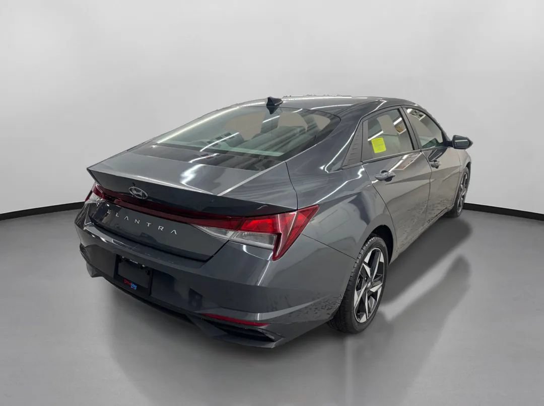 Used 2023 Hyundai Elantra SEL w/ Convenience Package FWD image 10