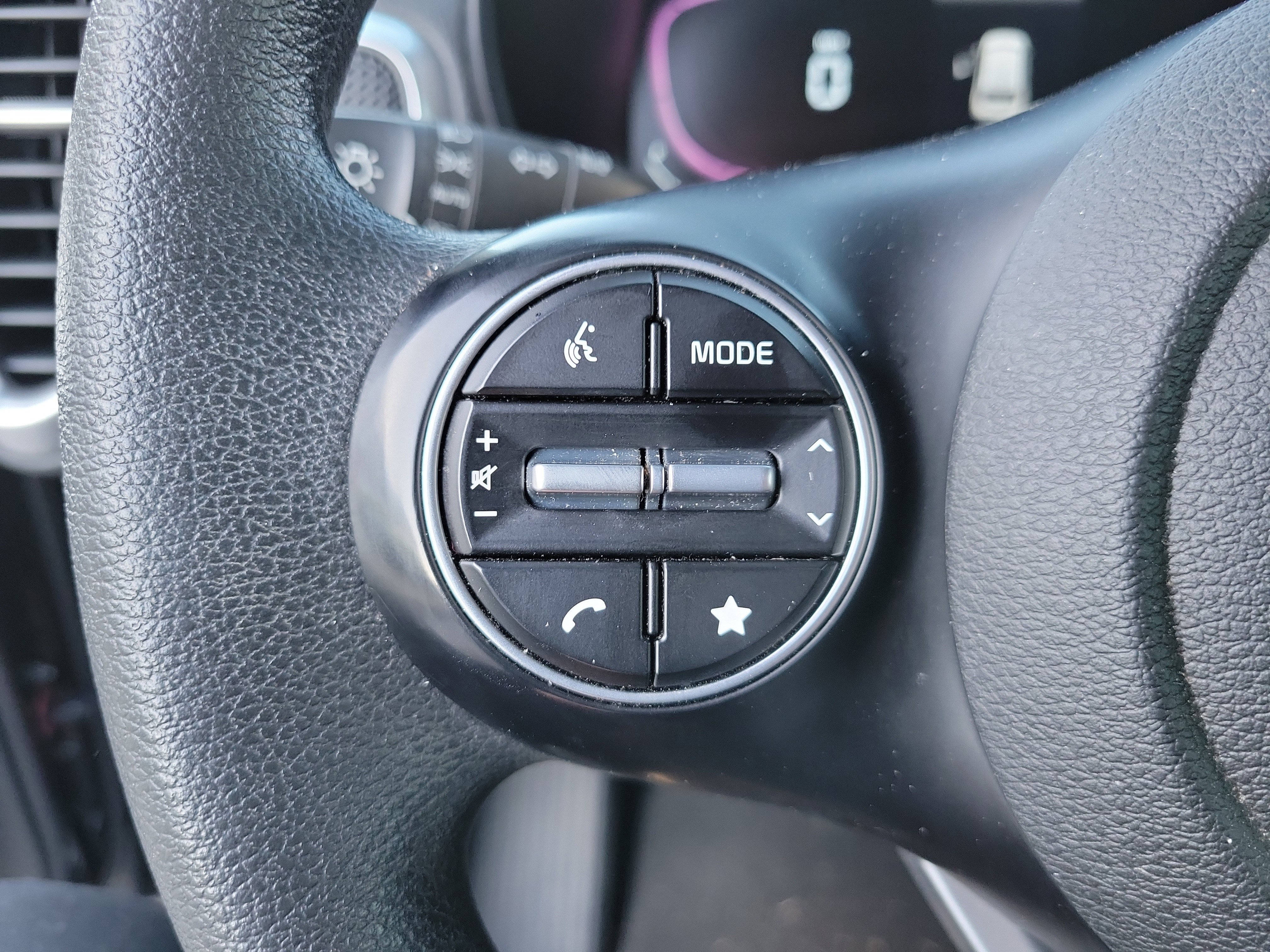 Used 2023 Kia Soul LX w/ LX Technology Package FWD image 21