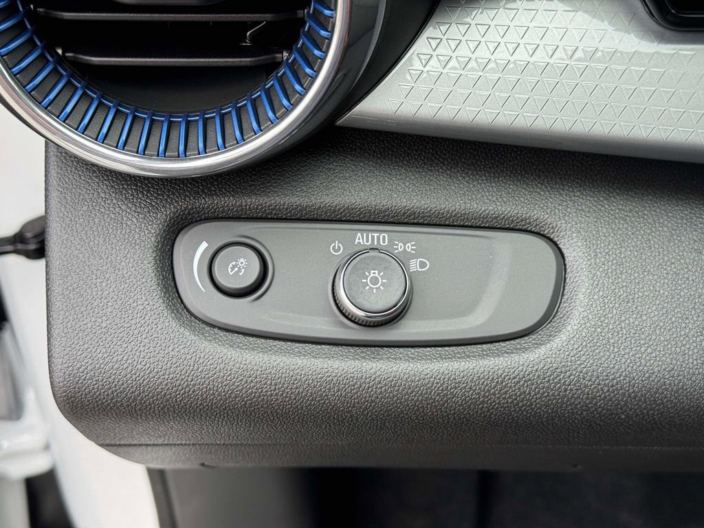 New 2026 Chevrolet Trax LT w/ Sunroof Package image 21