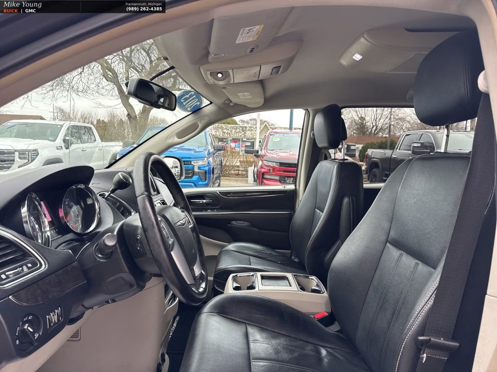Used 2013 Chrysler Town & Country Touring image 14