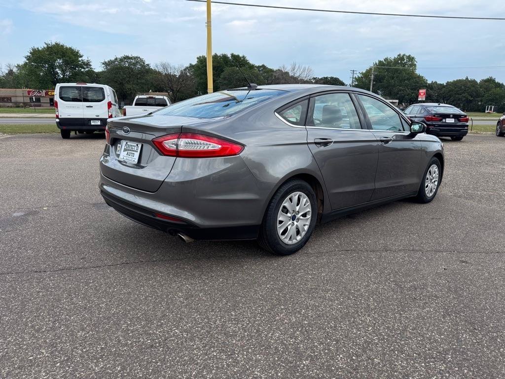 Used 2013 Ford Fusion S FWD image 4