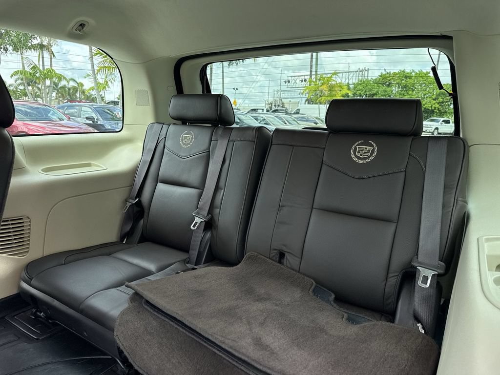 Used 2013 Cadillac Escalade Platinum RWD image 38