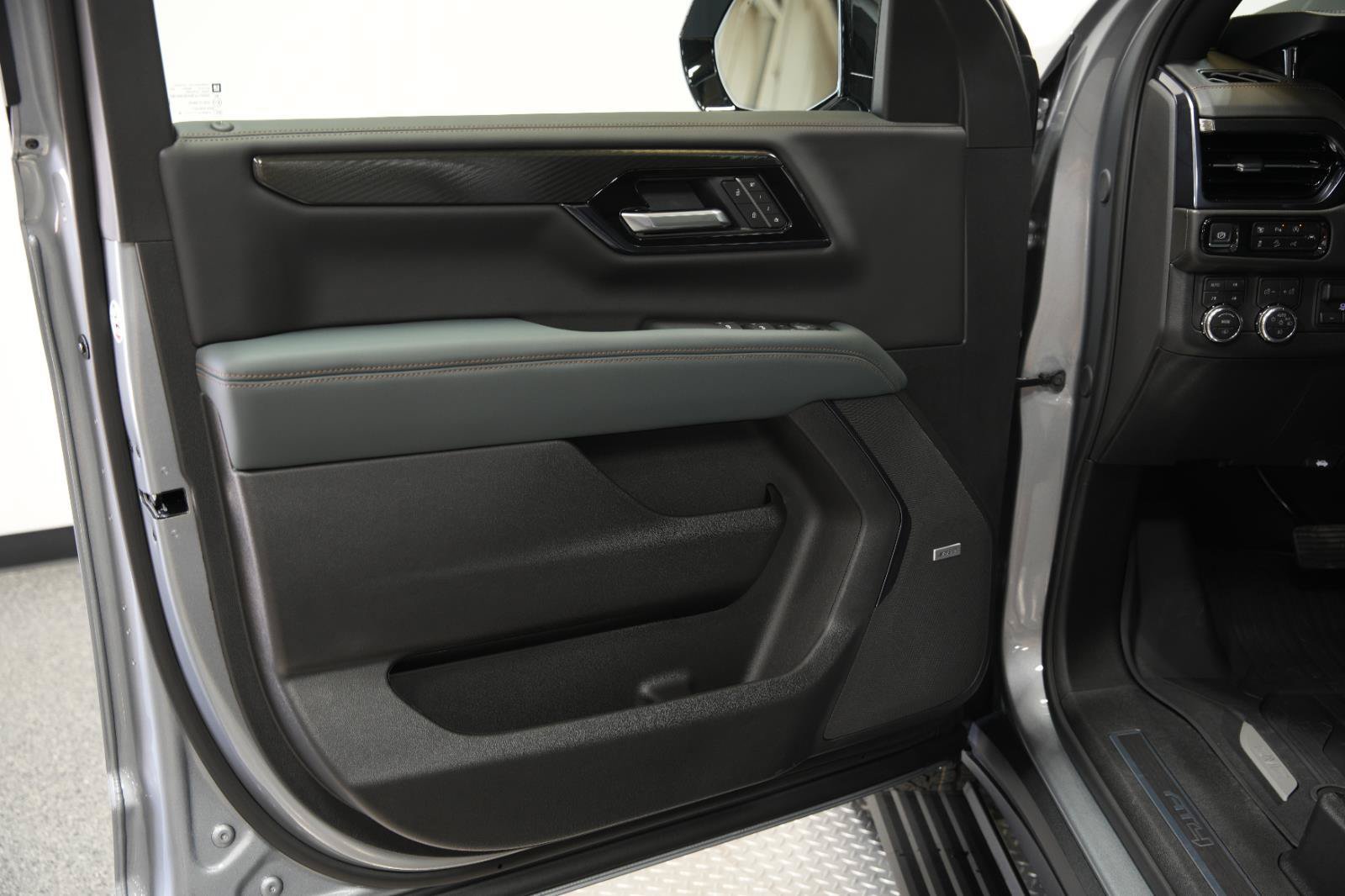 New 2026 GMC Yukon XL AT4 w/ AT4 Premium Plus Package AWD/4WD image 28