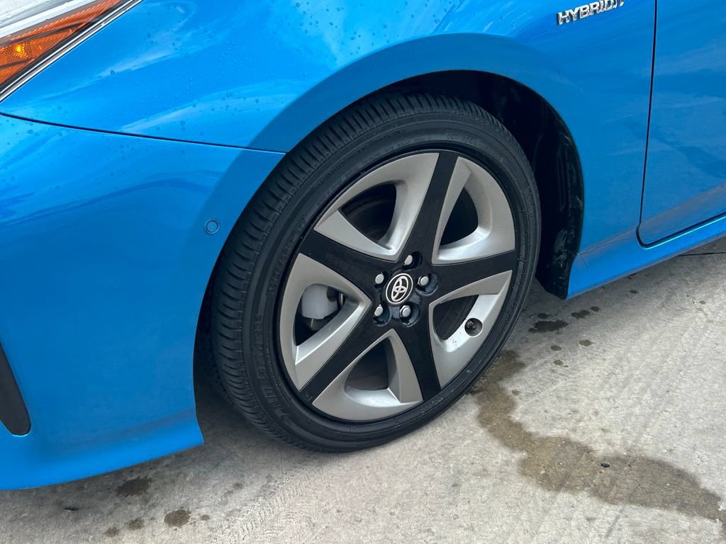 Certified 2021 Toyota Prius XLE FWD image 9