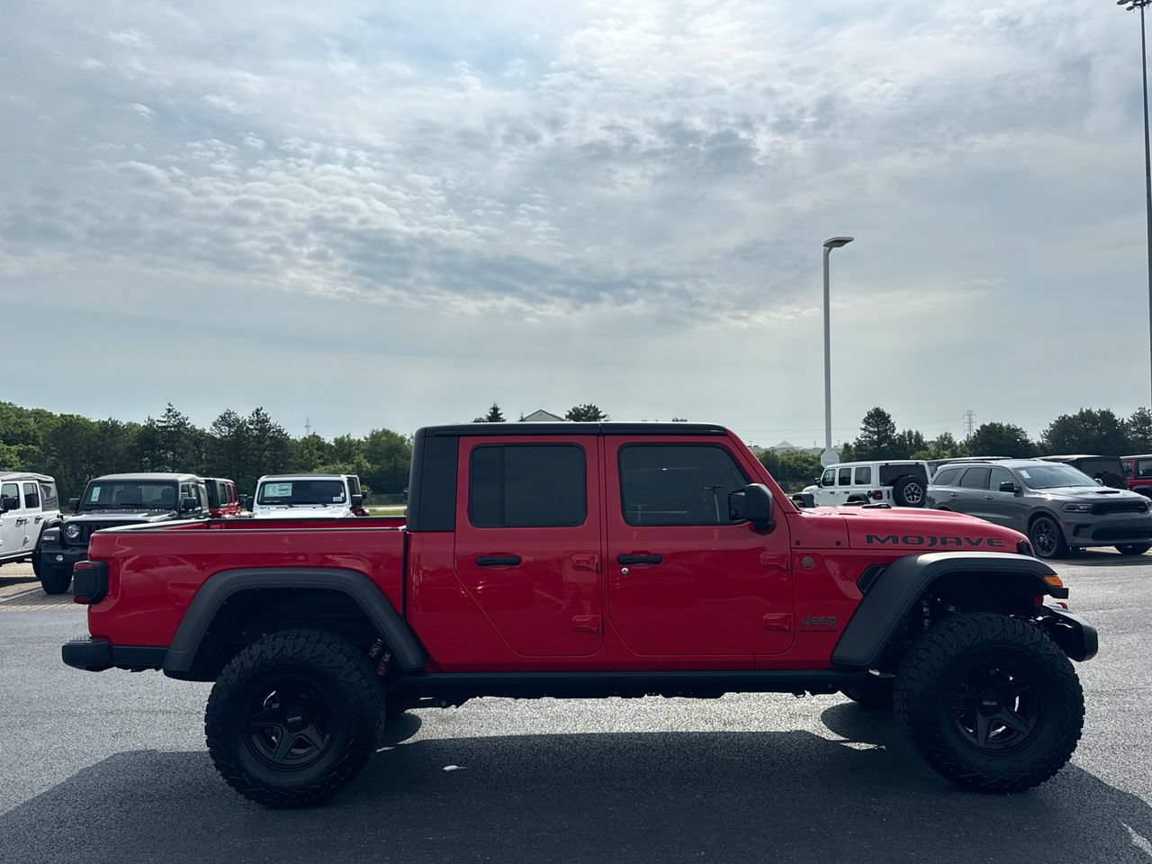 Used 2024 Jeep Gladiator Mojave w/ Technology Group AWD/4WD image 2