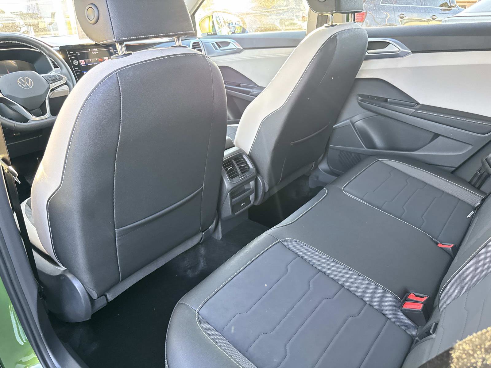 Certified 2025 Volkswagen Taos SE w/ Panoramic Sunroof Package image 10