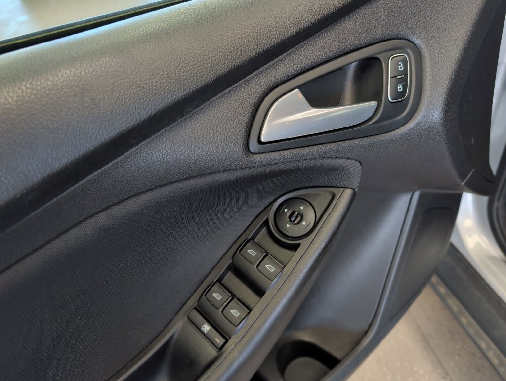 Used 2018 Ford Focus SE FWD image 13