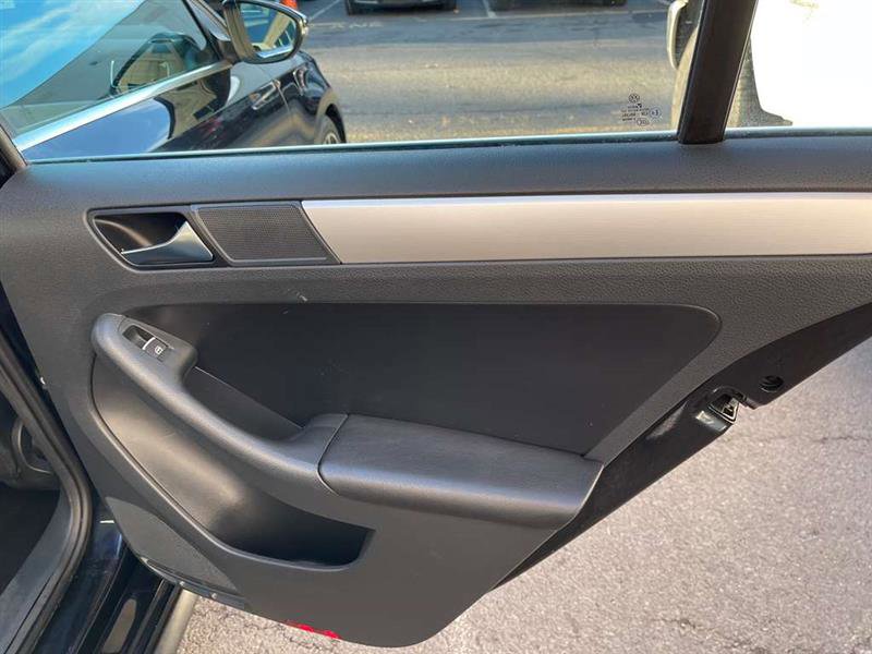 Used 2012 Volkswagen Jetta GLI Autobahn image 25