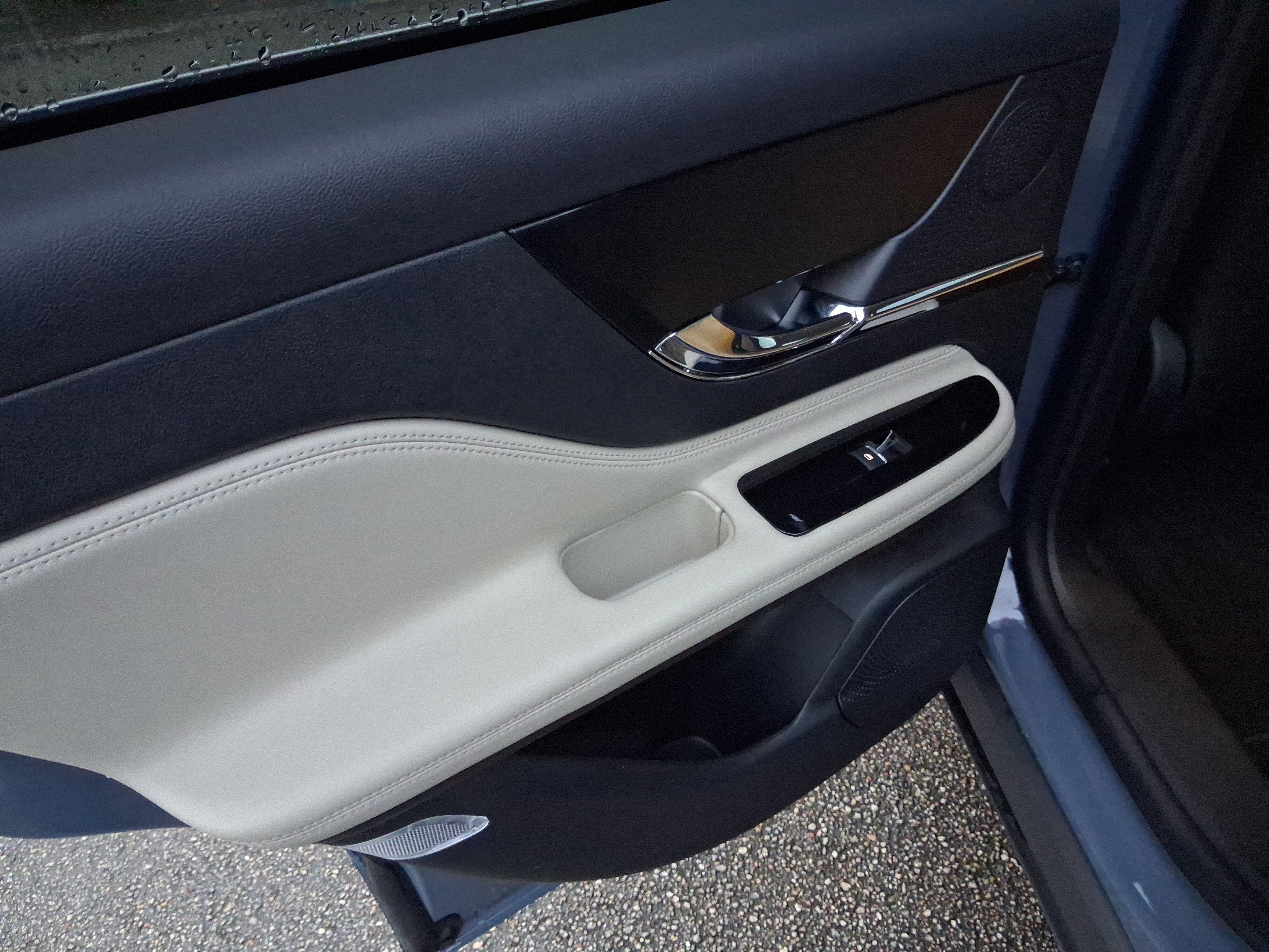 Certified 2025 Lincoln Corsair FWD image 9