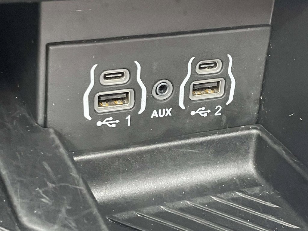 Certified 2025 Chrysler Pacifica Limited FWD image 45