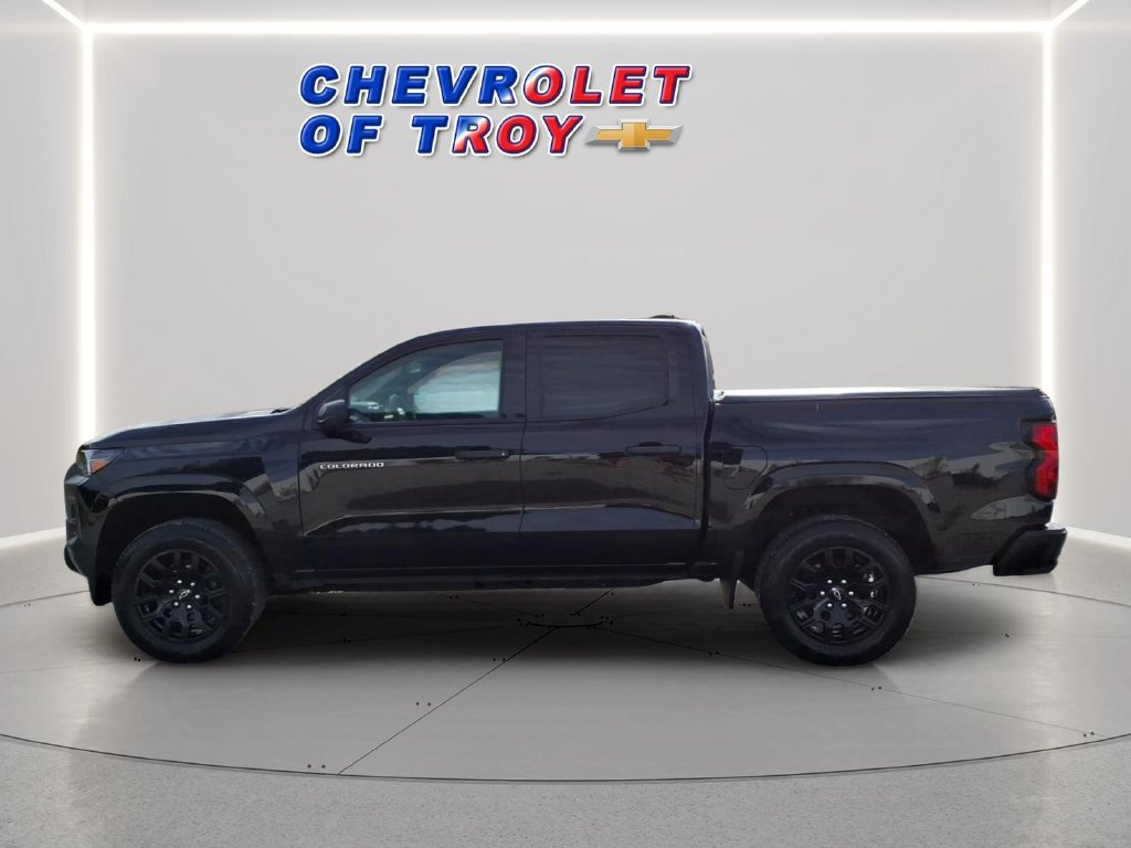 Used 2025 Chevrolet Colorado W/T w/ WT Custom Package RWD image 4