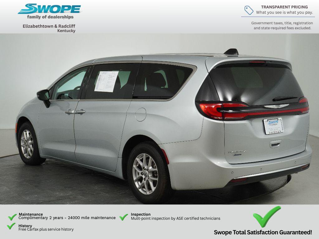 Used 2024 Chrysler Pacifica Touring-L FWD image 5