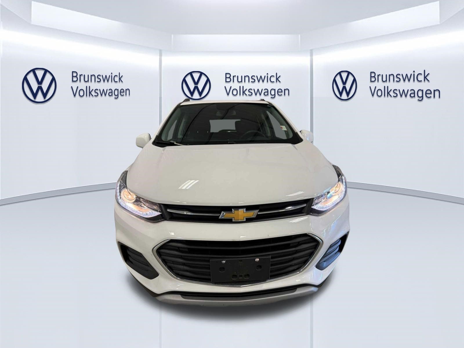Used 2020 Chevrolet Trax LT w/ LT Convenience Package AWD/4WD image 3
