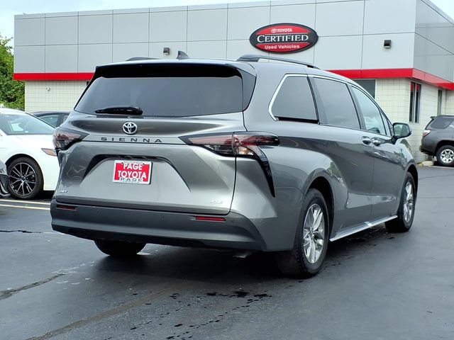 Used 2026 Toyota Sienna XLE FWD image 4