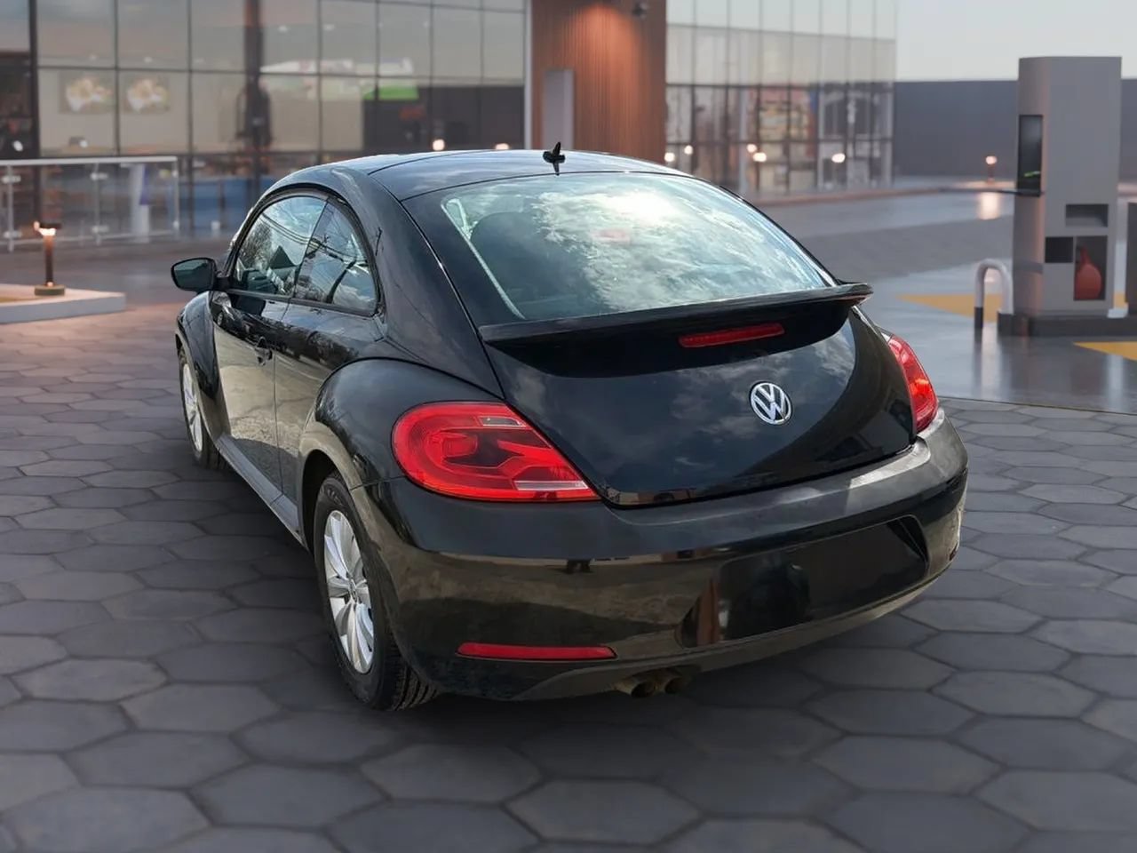 Used 2015 Volkswagen Beetle 1.8T FWD image 6