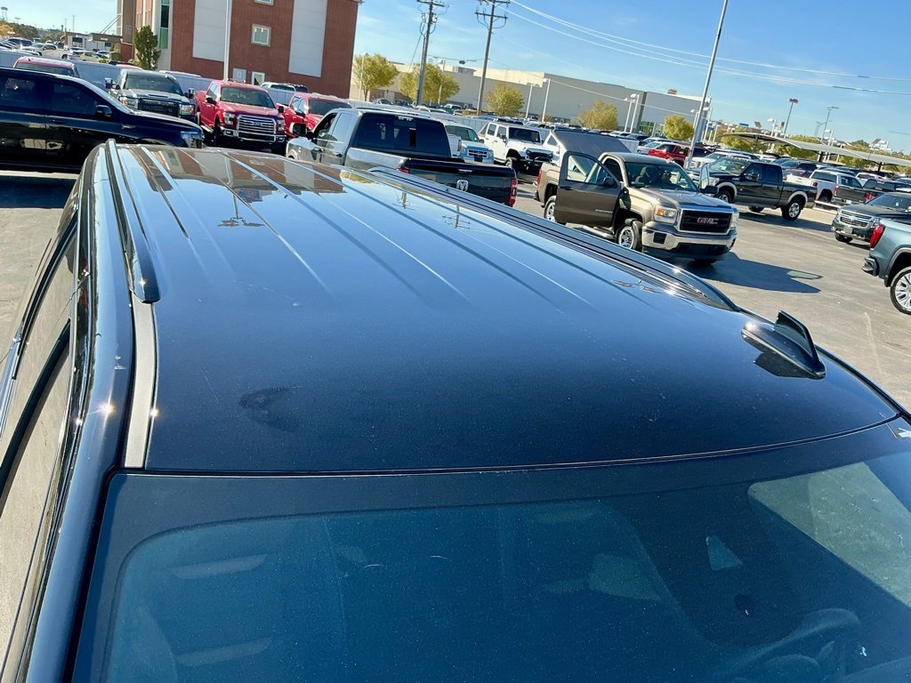 Used 2023 GMC Yukon XL AT4 image 10