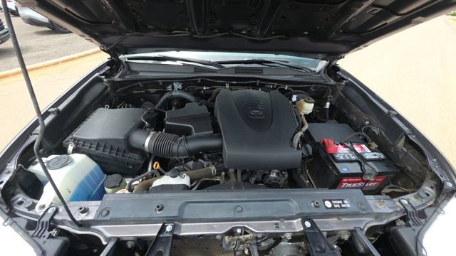 Used 2017 Toyota Tacoma SR5 w/ Tow Package RWD image 32
