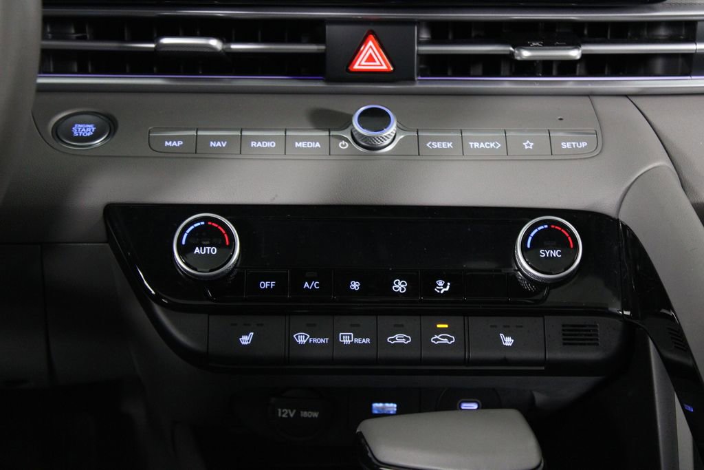 Used 2025 Hyundai Elantra SEL image 20