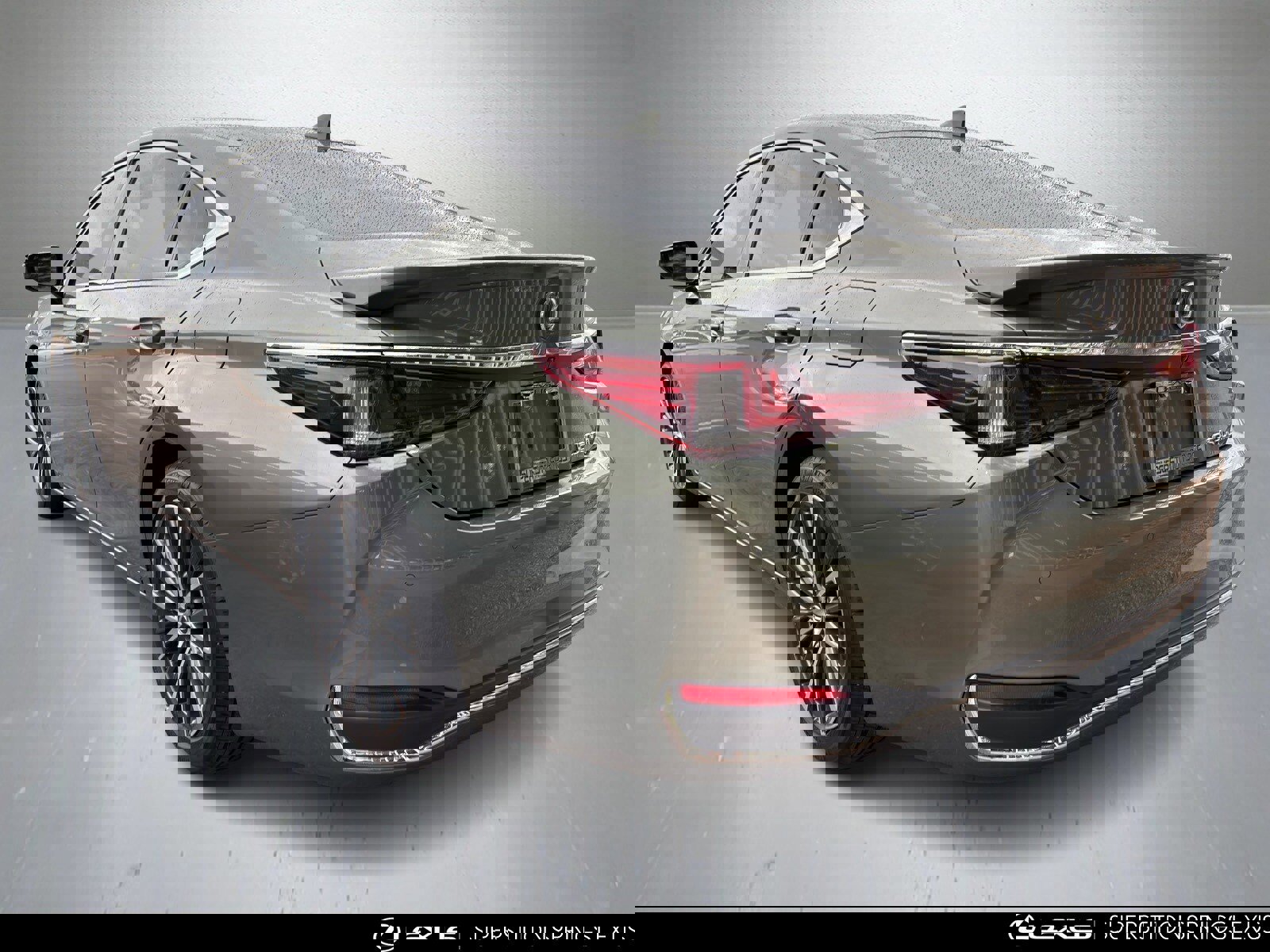 Used 2025 Lexus ES 300h w/ Premium Package image 4