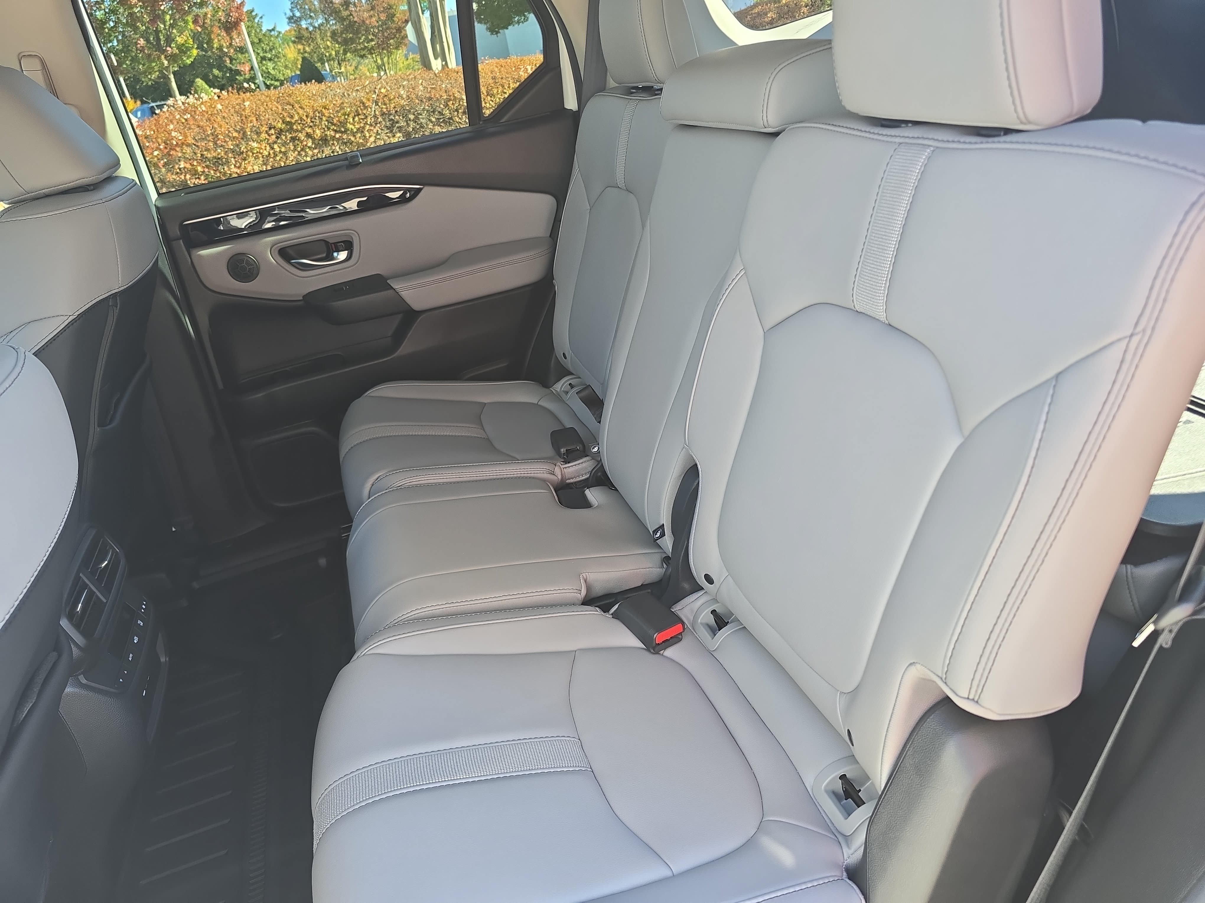Used 2025 Honda Pilot Touring image 14