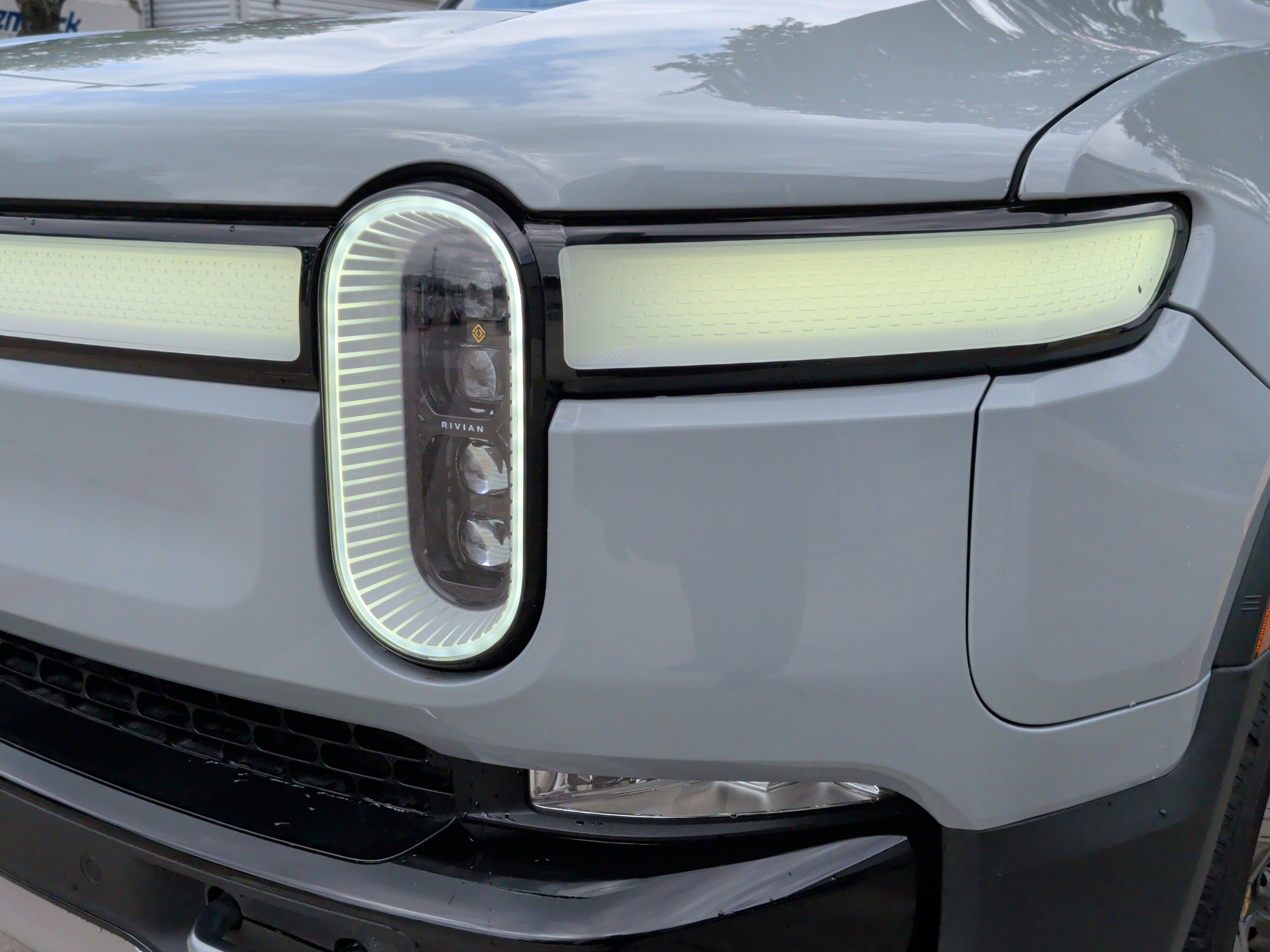 Used 2023 Rivian R1T Adventure image 6