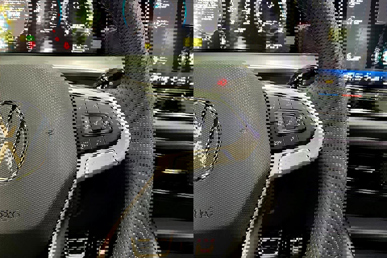 New 2026 Volkswagen Tiguan SE R-Line image 18