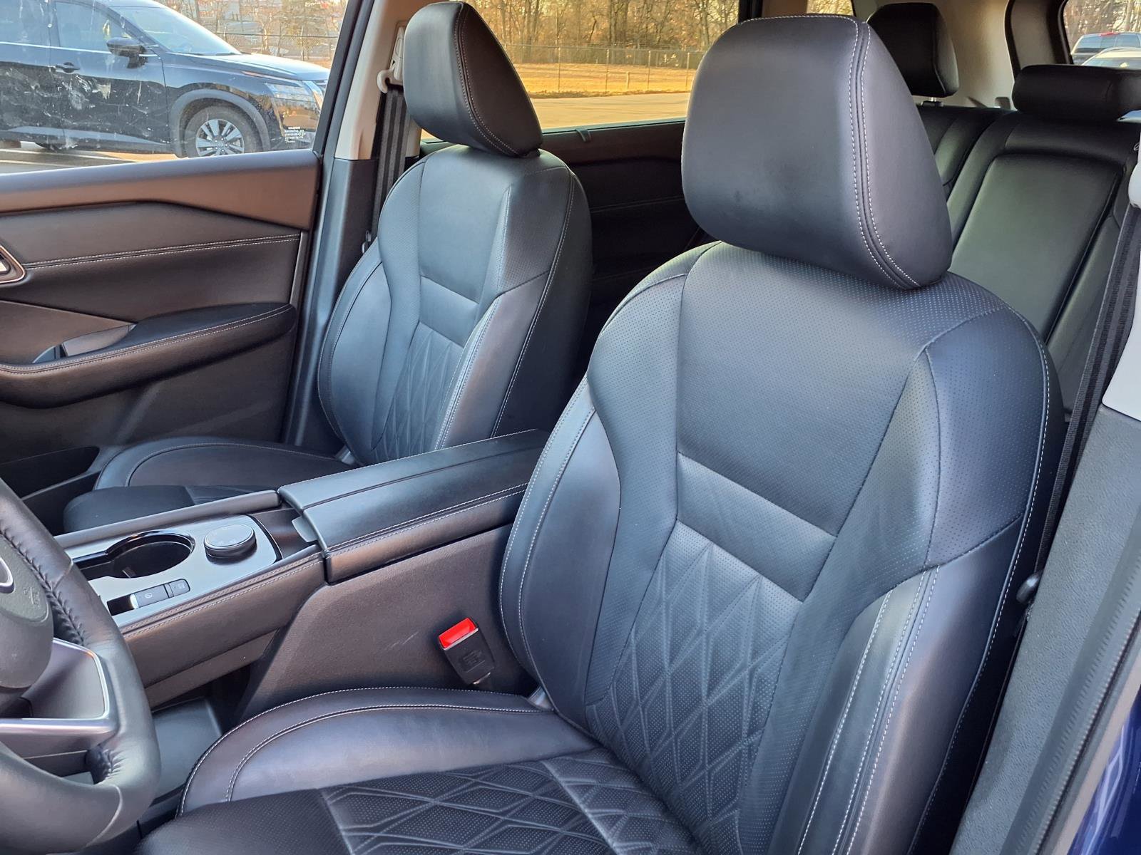 Used 2023 Nissan Rogue Platinum image 12