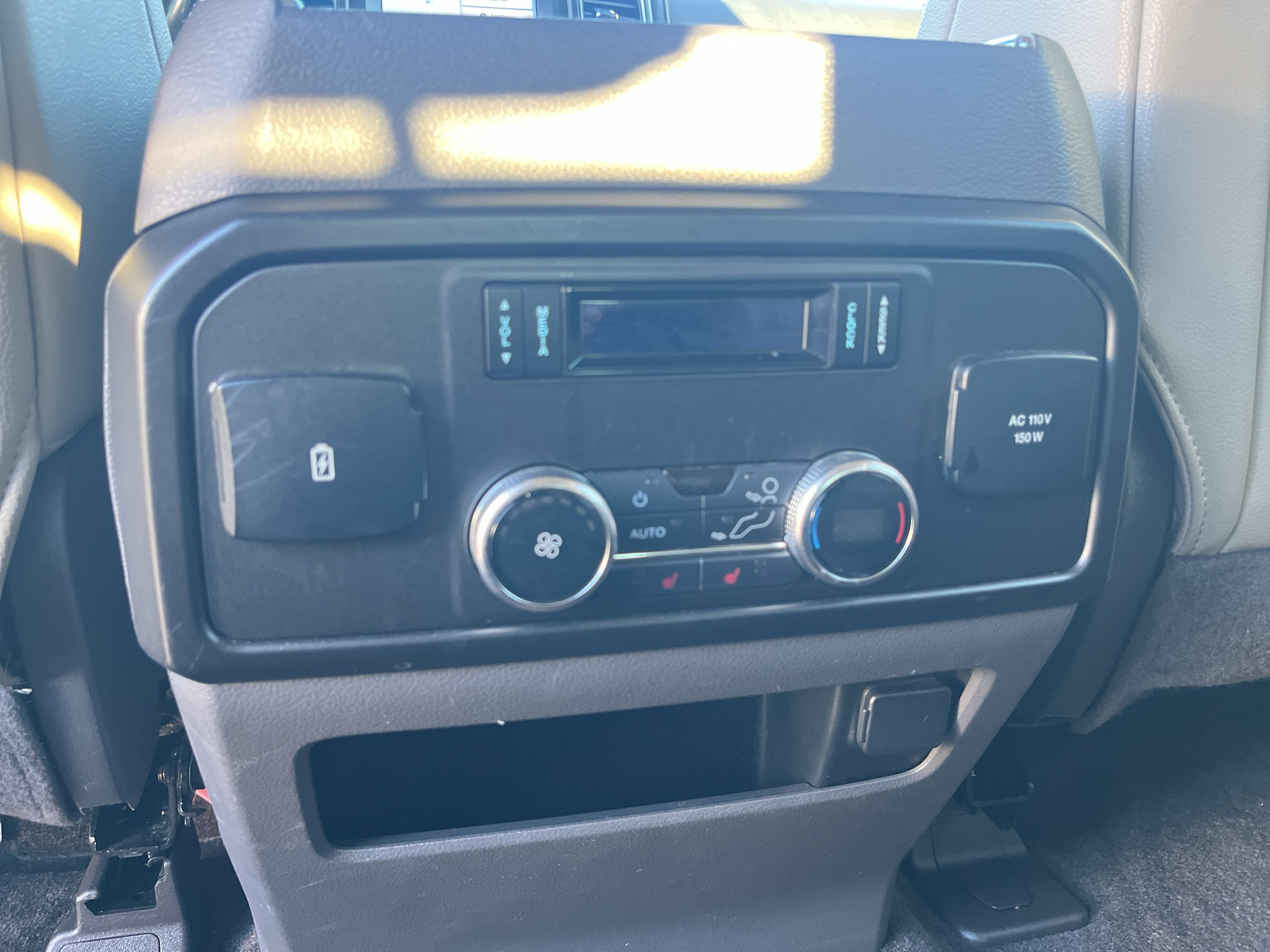Used 2018 Ford Expedition Limited w/ Equipment Group 302A AWD/4WD image 25
