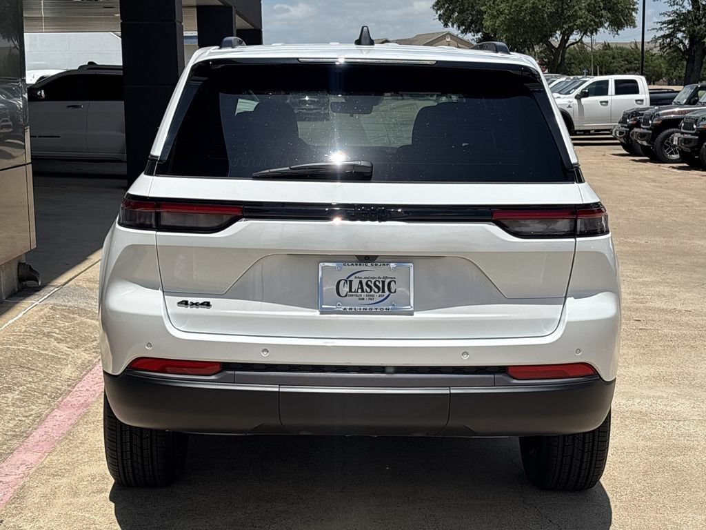 New 2026 Jeep Grand Cherokee Altitude AWD/4WD image 4