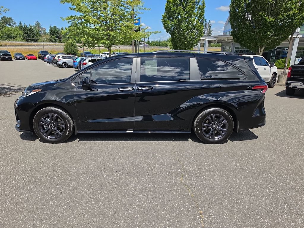 Used 2025 Toyota Sienna XSE AWD/4WD image 3