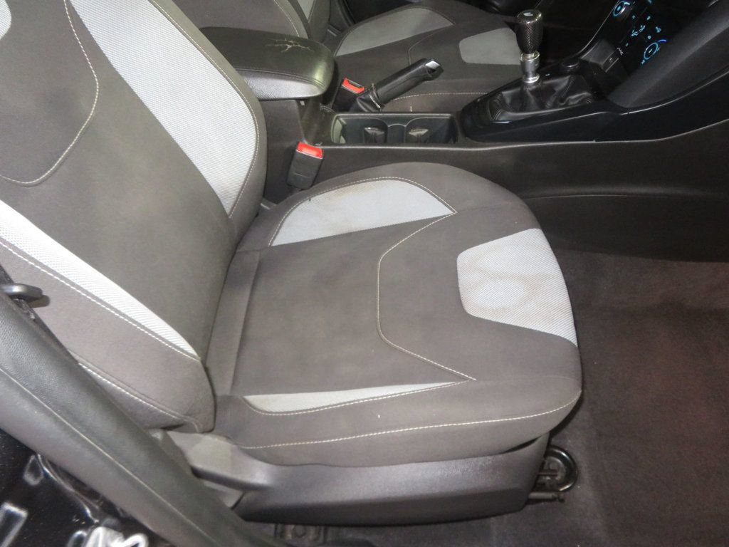 Used 2016 Ford Focus ST FWD image 34