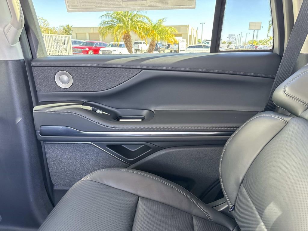 New 2026 Lincoln Navigator Reserve image 17
