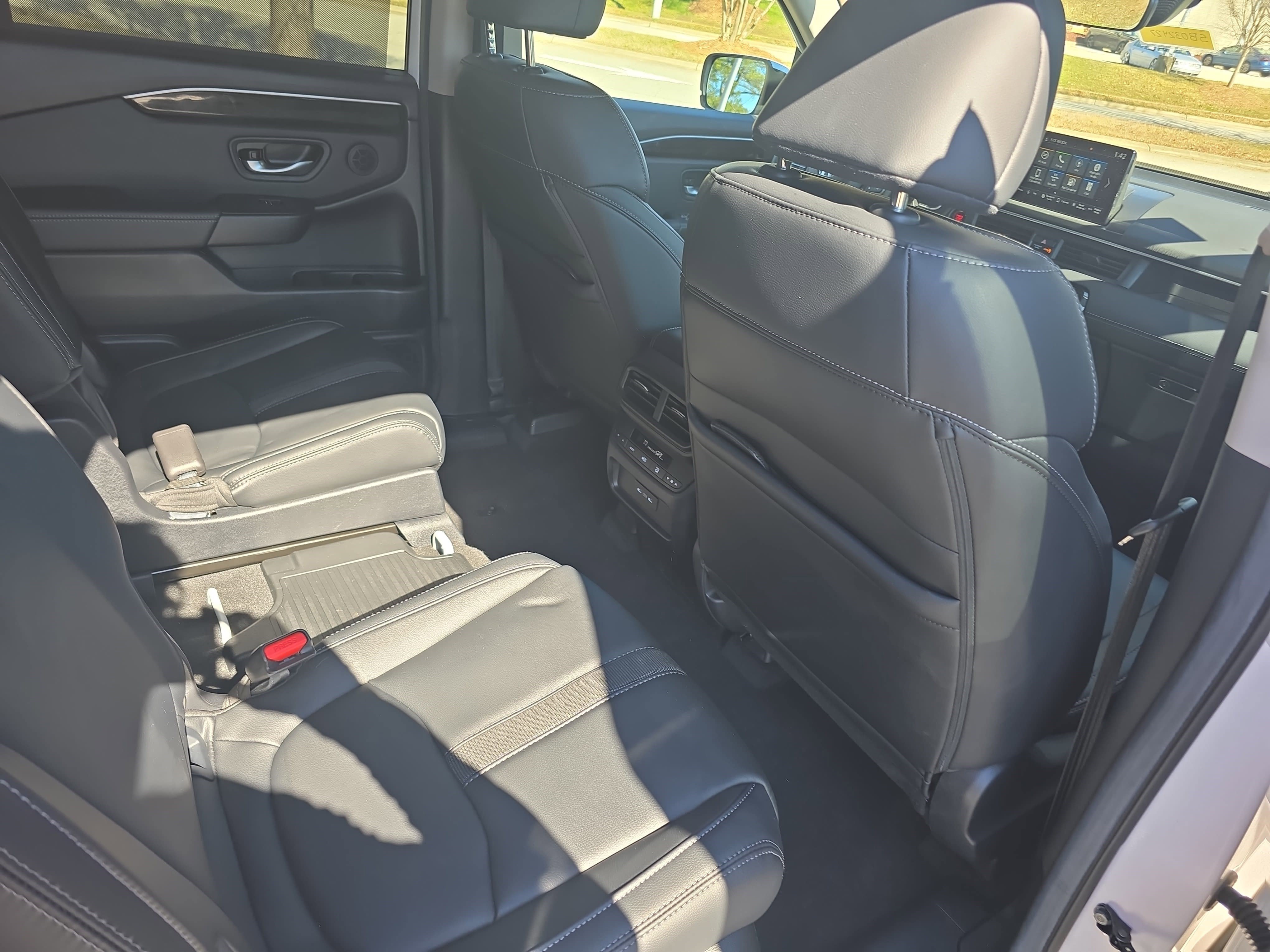 Used 2025 Honda Pilot EX-L image 11