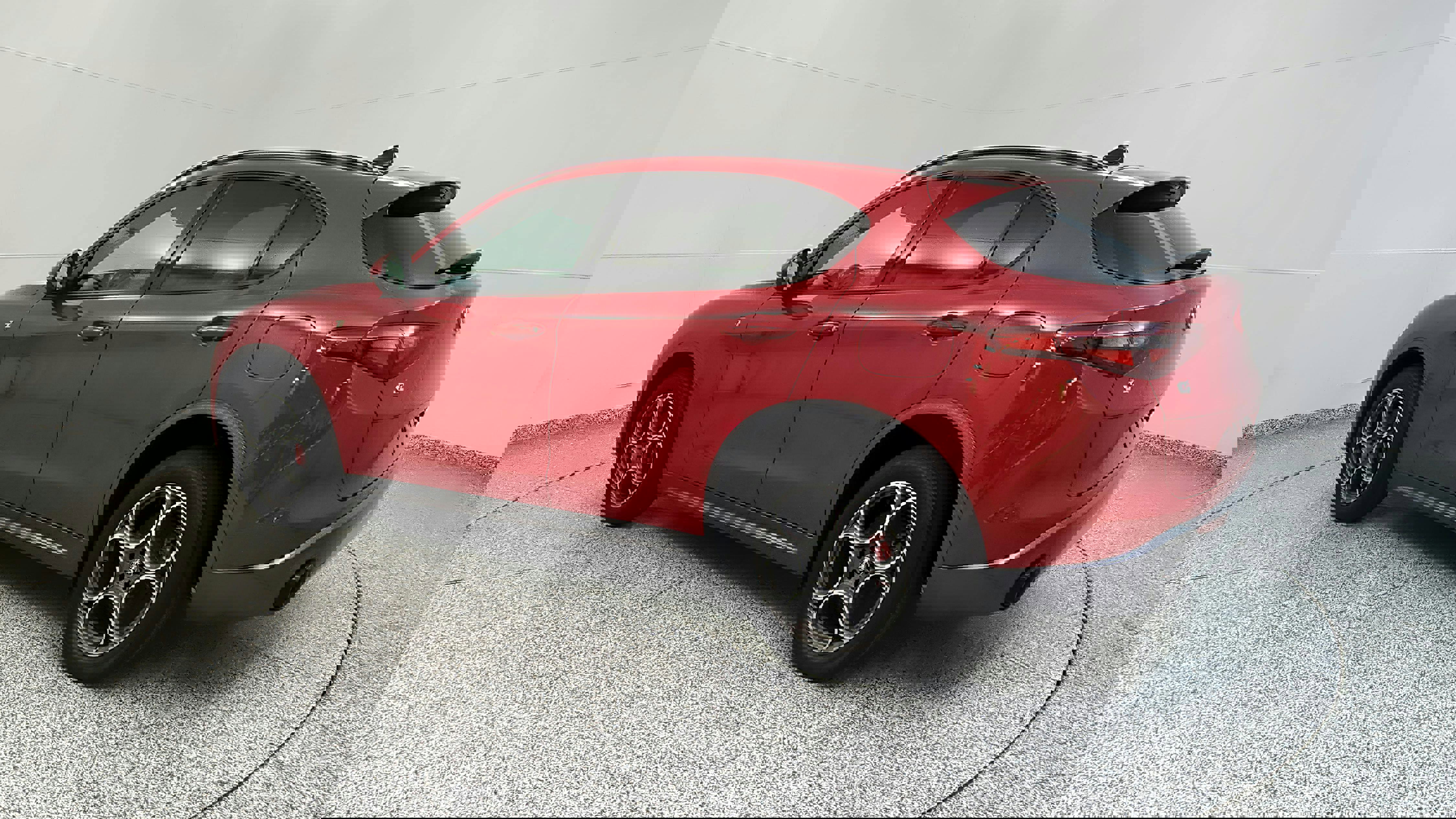 Used 2022 Alfa Romeo Stelvio Ti image 5