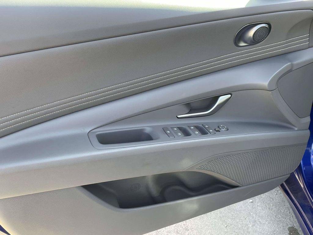 New 2025 Hyundai Elantra Sport FWD image 38