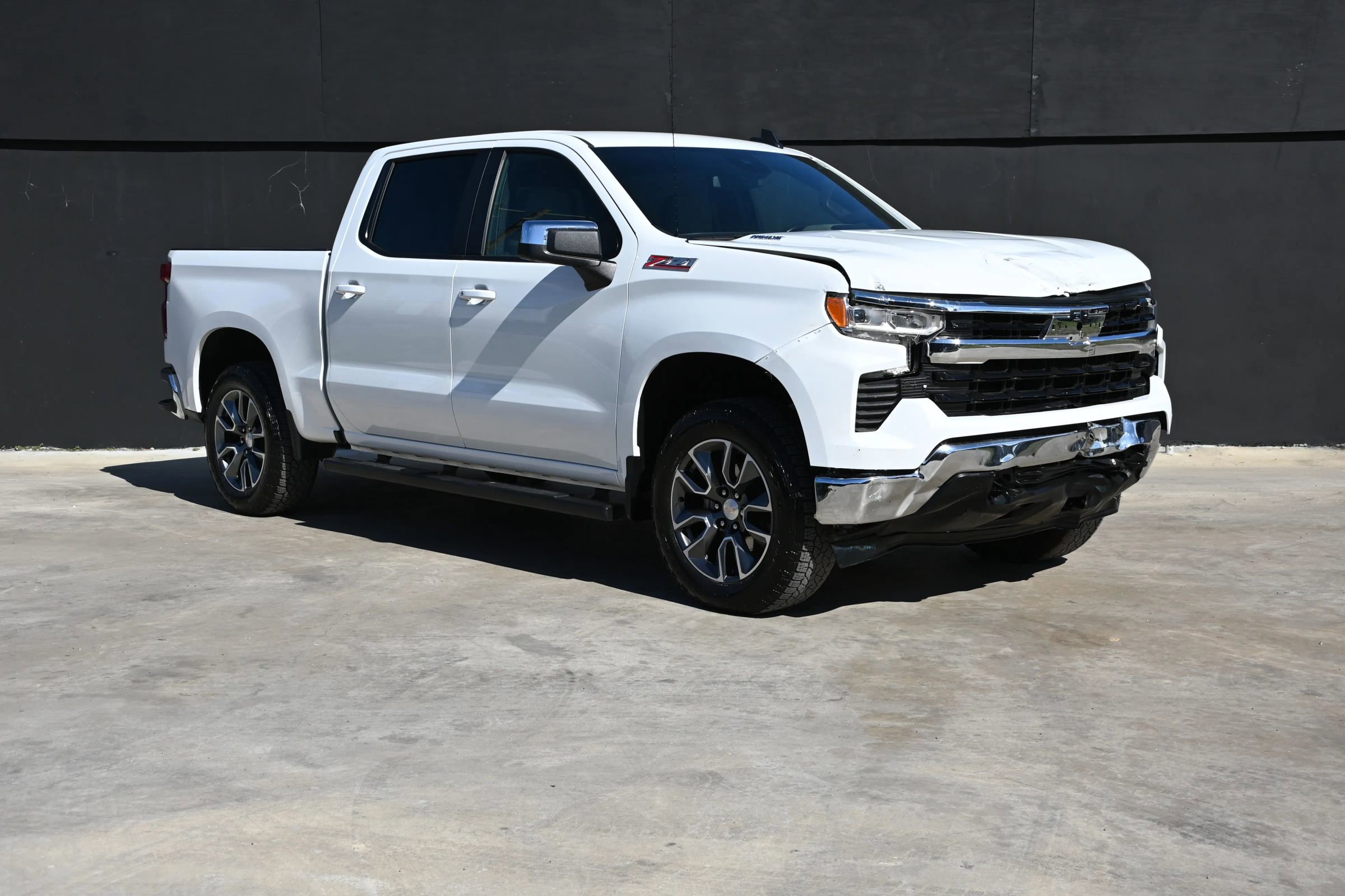 Used 2024 Chevrolet Silverado 1500 LT w/ Z71 Off-Road Package image 2