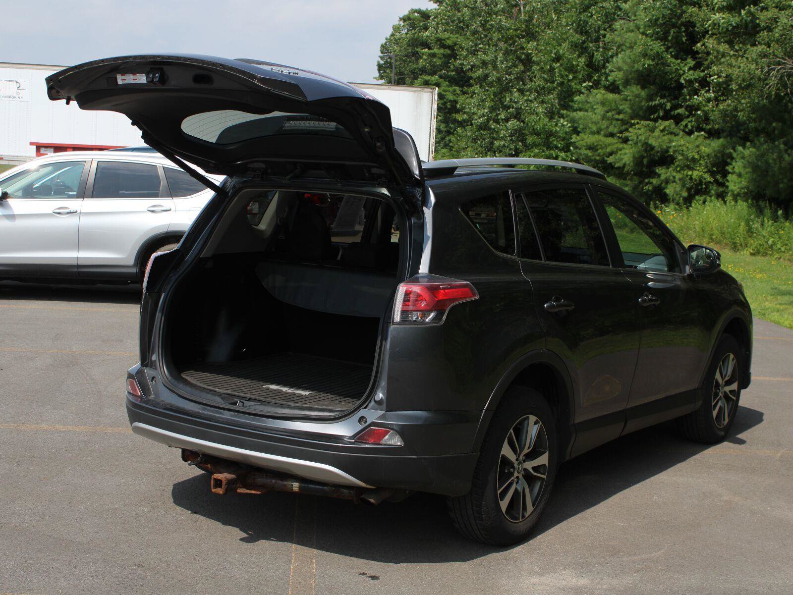 Used 2016 Toyota RAV4 XLE AWD/4WD image 7