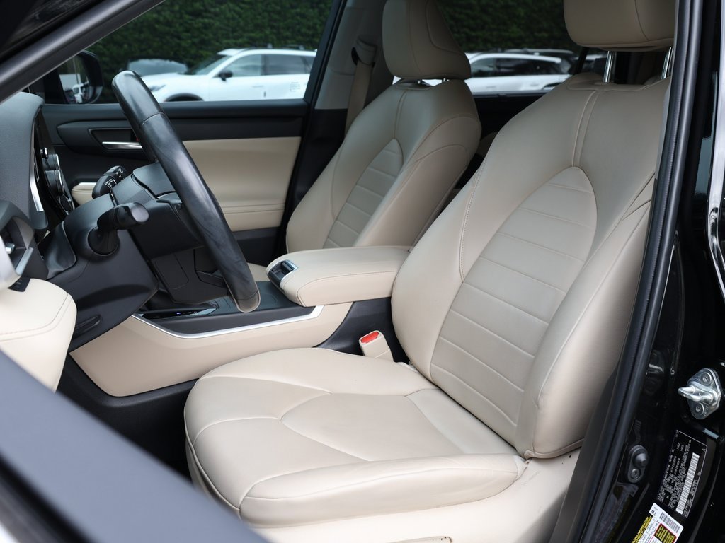 Used 2023 Toyota Highlander XLE image 14